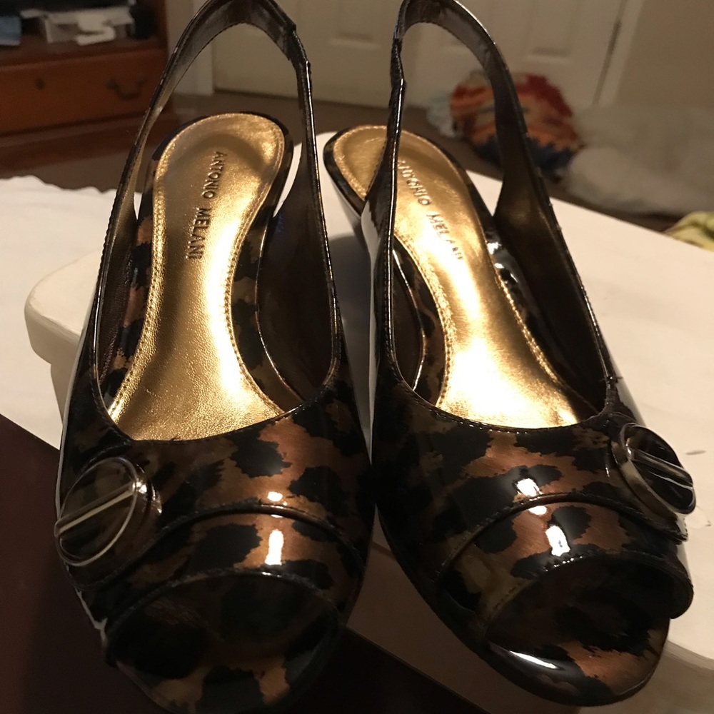 Antonio Melani Flats